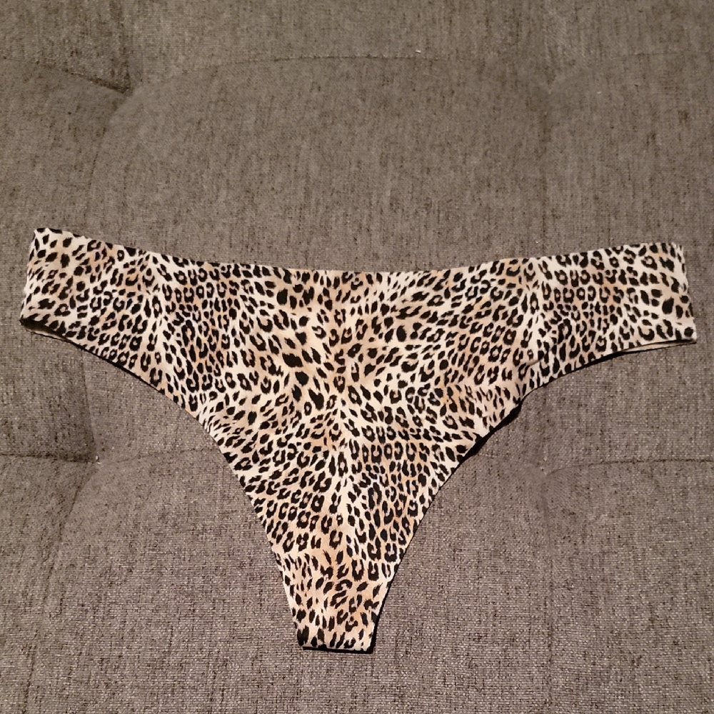 Victoria's Secret Thong Leopard Print Sz.S